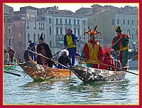 Il corteo acqueo del Coordinamento delle Remiere nel Carnevale di Venezia 2010